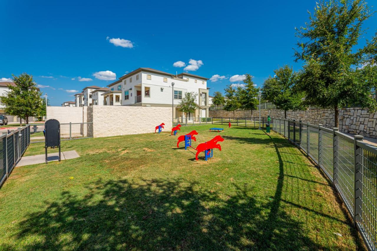 Luxe 3B/2B Getaway - Pool, Gym, Parking, Pet Wash Lejlighed Leander Eksteriør billede