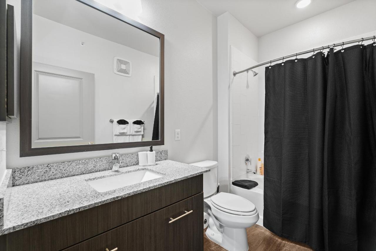 Luxe 3B/2B Getaway - Pool, Gym, Parking, Pet Wash Lejlighed Leander Eksteriør billede